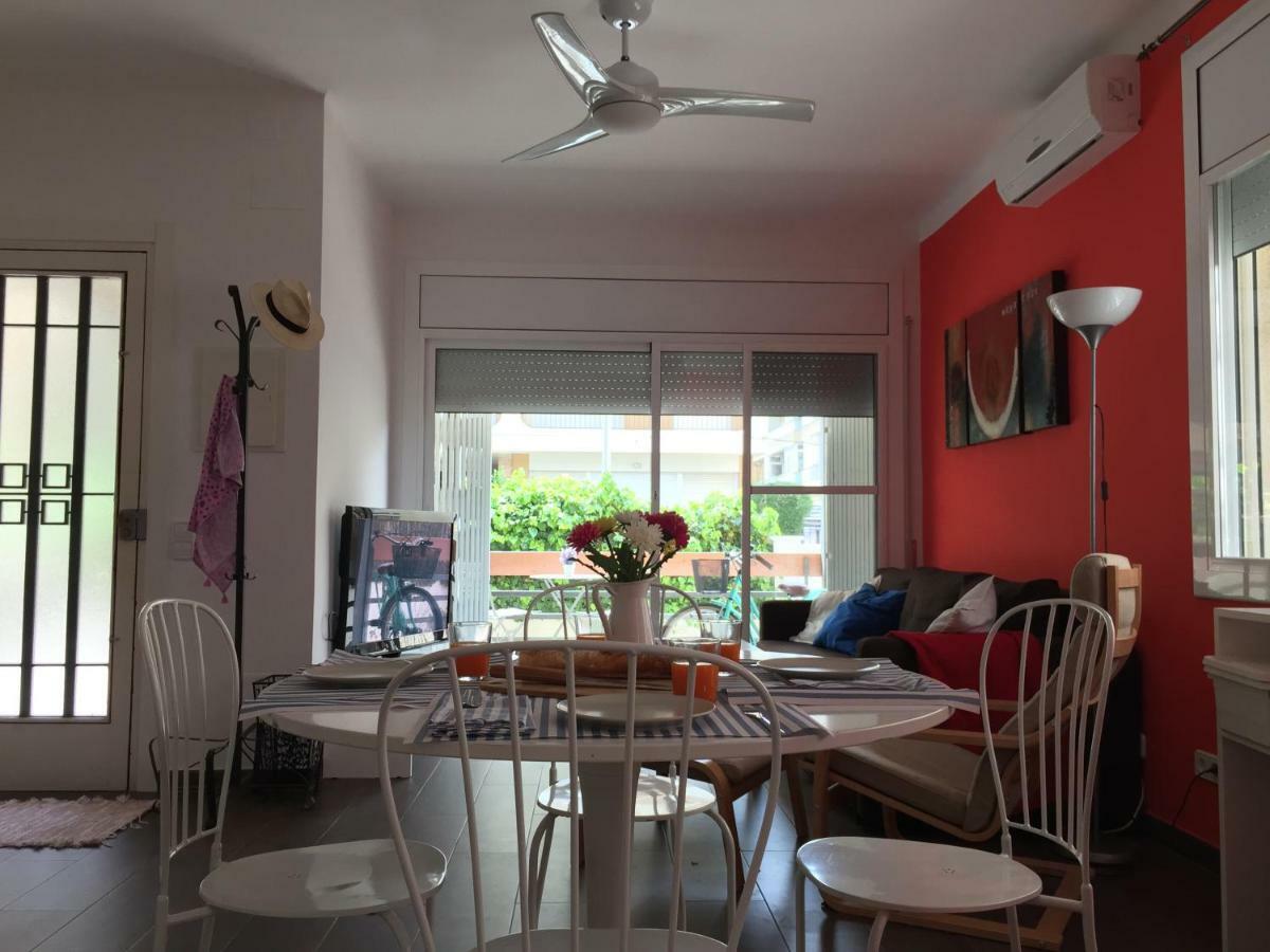 Nice Apartment 80 Meters From The Beach Calafell Buitenkant foto